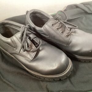 Men's Black Lace-Up Shoes Size 8